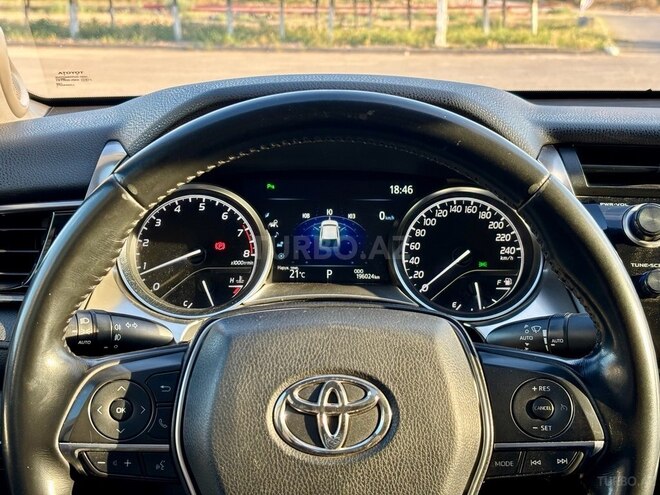 Toyota Camry-13