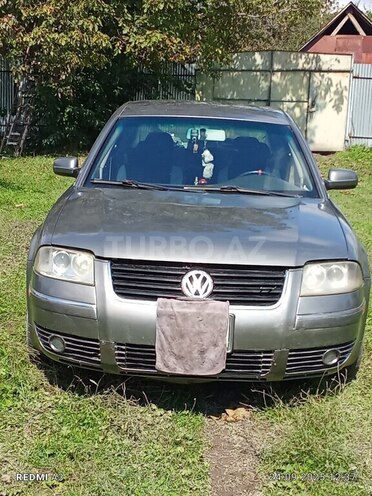 Volkswagen Passat-1