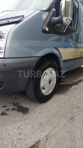 Ford Transit-8