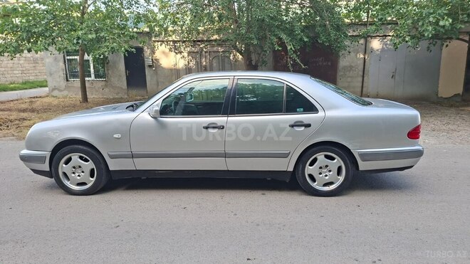 Mercedes E 240-5