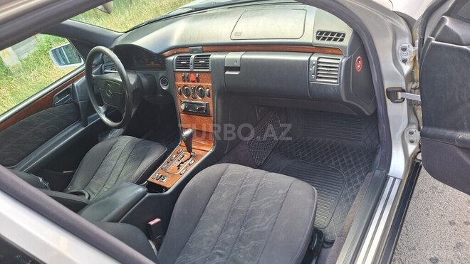 Mercedes E 240-7