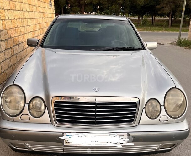 Mercedes E 240-1