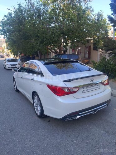 Hyundai Sonata-2