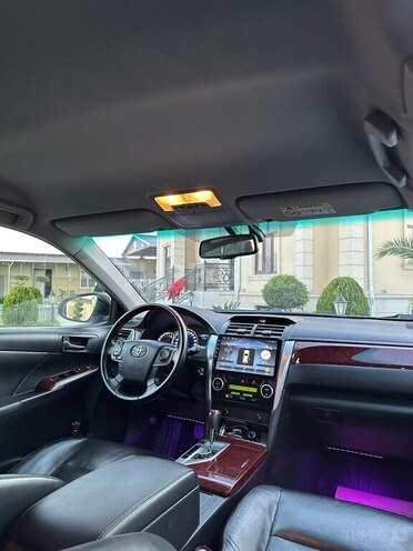 Toyota Camry-11