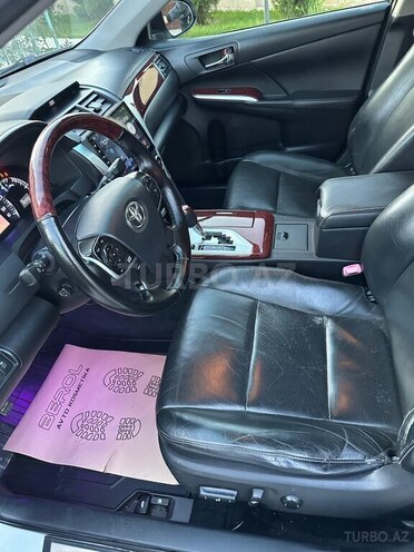 Toyota Camry-13