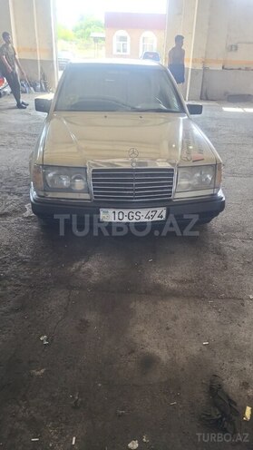 Mercedes 220 E-1