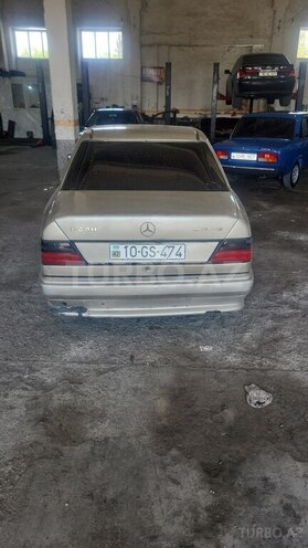 Mercedes 220 E-4