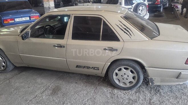 Mercedes 220 E-2