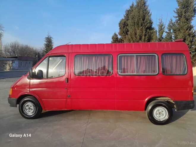 Ford Transit-10