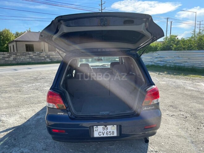 Mitsubishi Airtrek-13