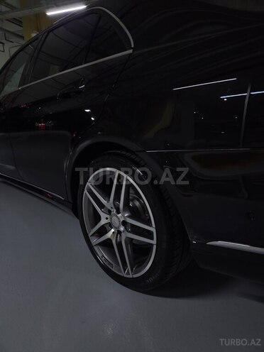 Mercedes E 220-11