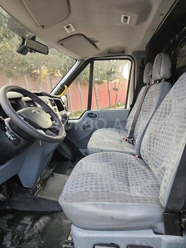 Ford Transit-14