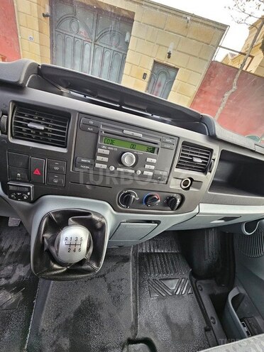 Ford Transit-17