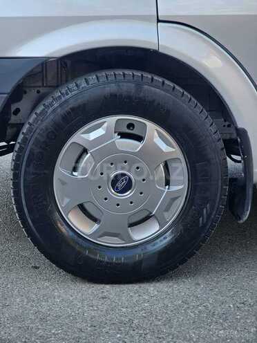 Ford Transit-20