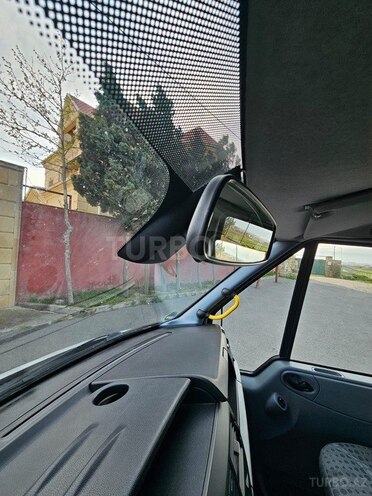 Ford Transit-16