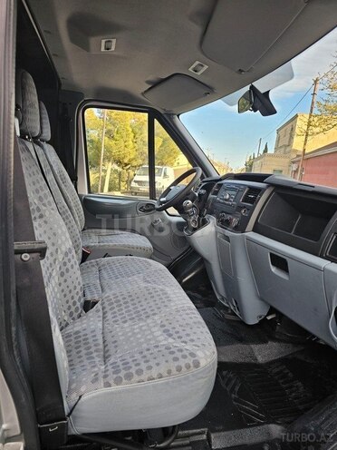 Ford Transit-15