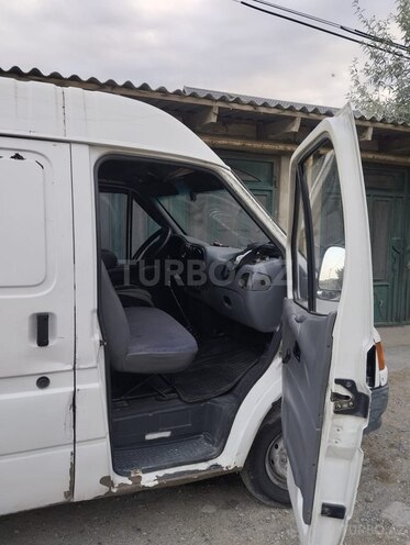 Ford Transit-12