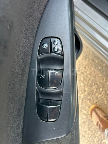 Nissan Sentra-10
