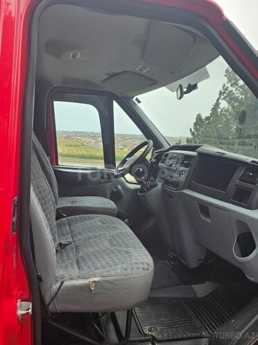 Ford Transit-11