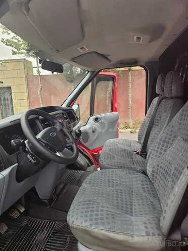 Ford Transit-9