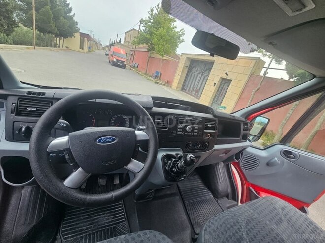 Ford Transit-10