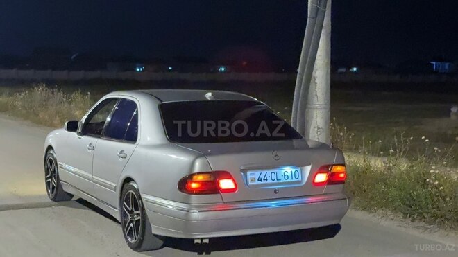 Mercedes E 220-2