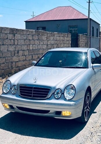 Mercedes E 220-3