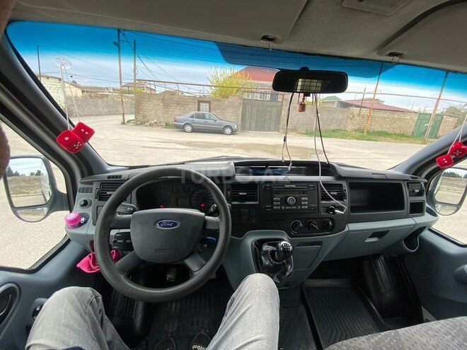 Ford Transit-6