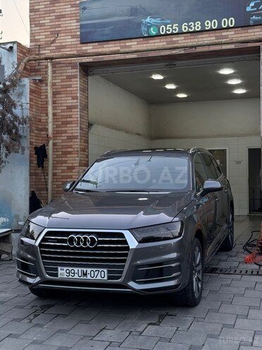Audi Q7-6