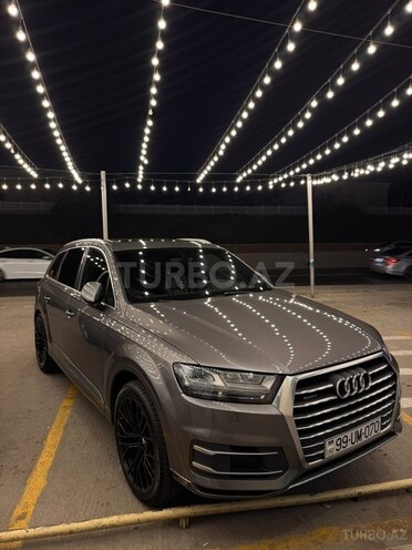 Audi Q7-1