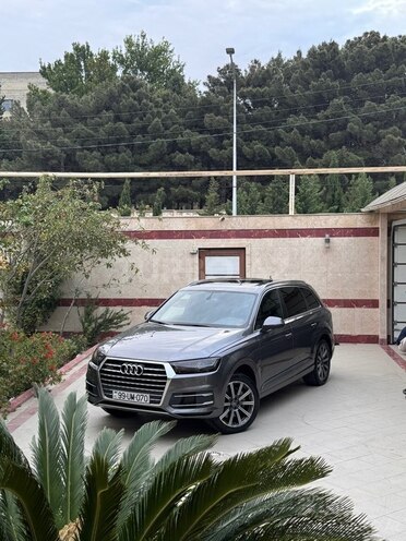 Audi Q7-8