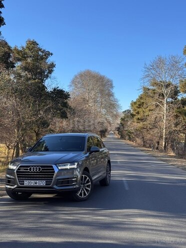 Audi Q7-5