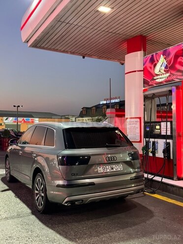 Audi Q7-9