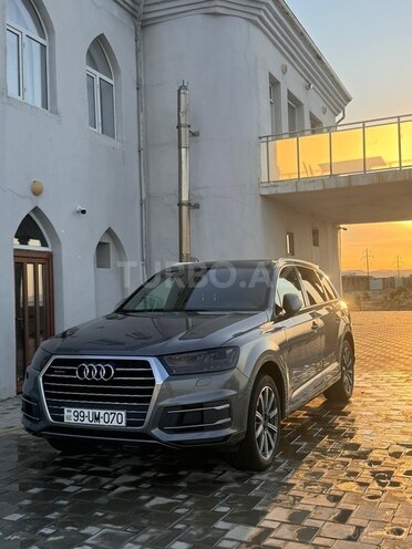 Audi Q7-7