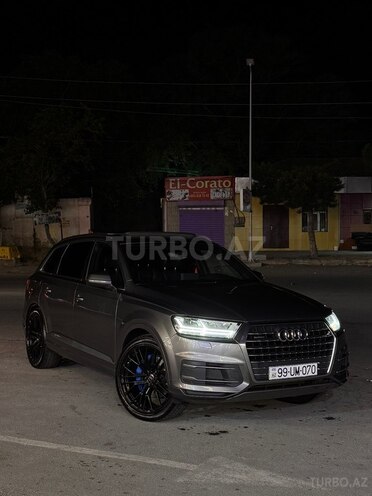 Audi Q7-10