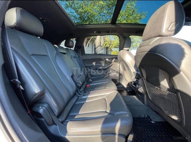 Audi Q7-11