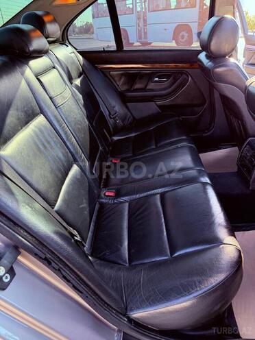 BMW 525-12