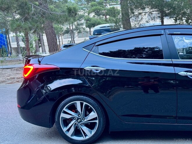 Hyundai Elantra-11