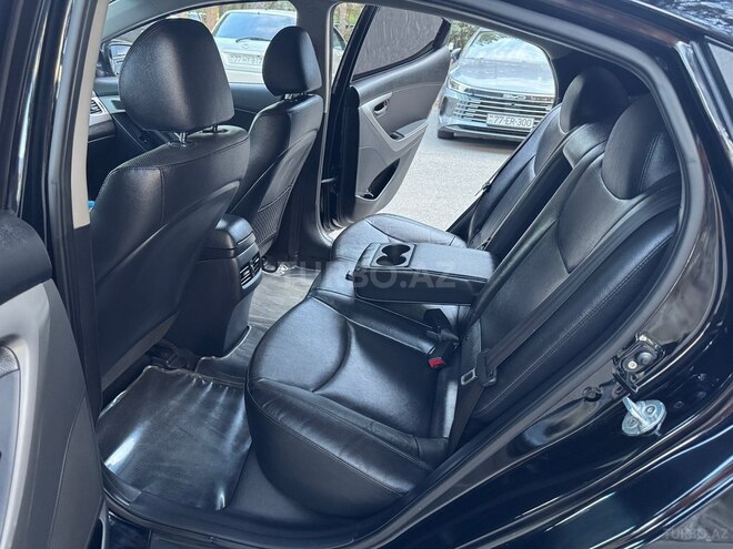 Hyundai Elantra-21