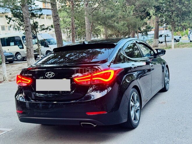 Hyundai Elantra-7