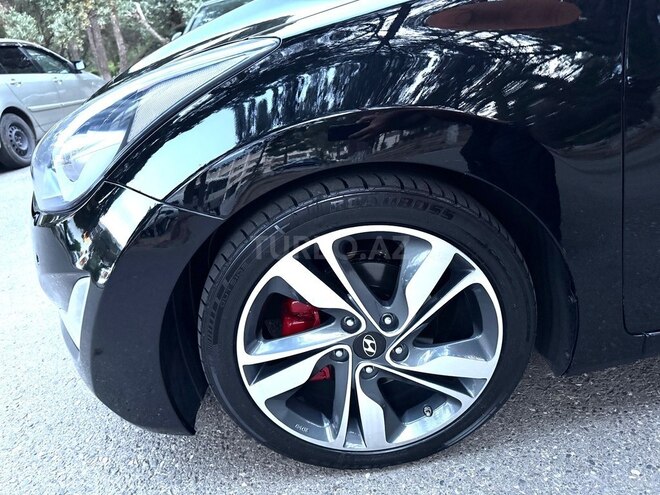 Hyundai Elantra-12