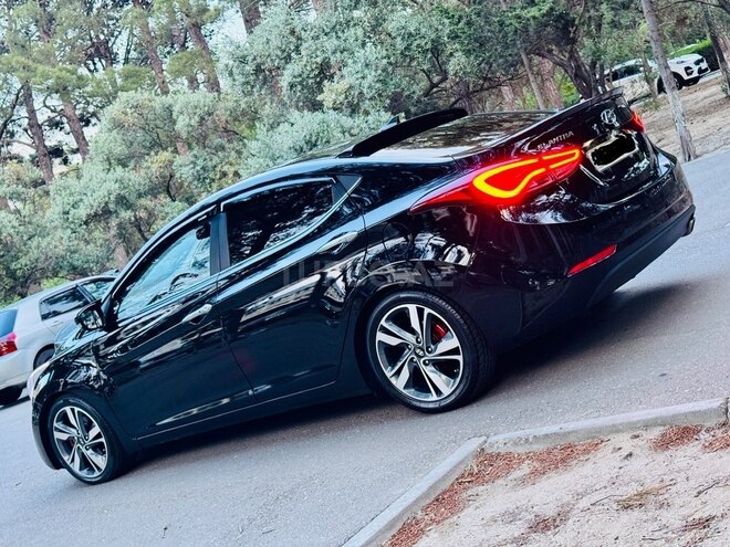 Hyundai Elantra-8