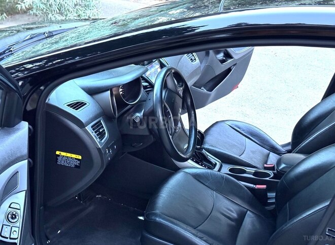 Hyundai Elantra-19