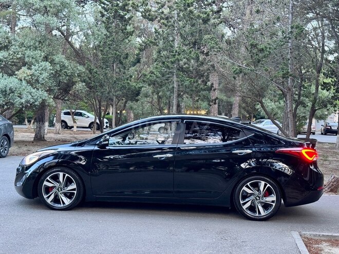 Hyundai Elantra-10