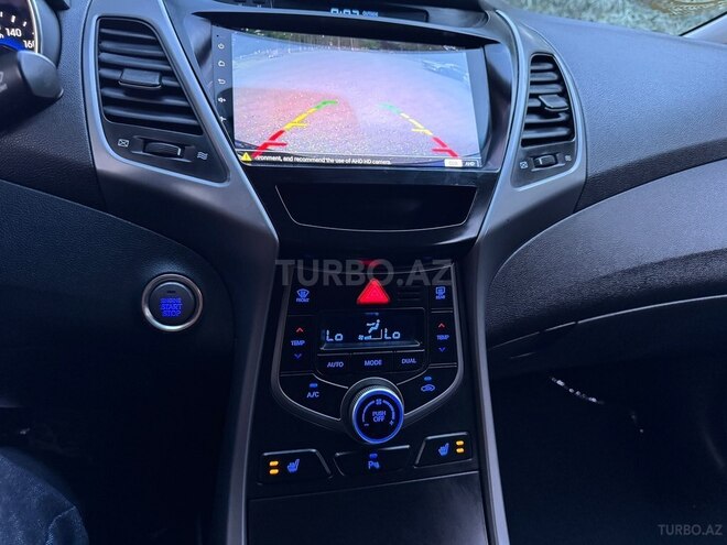 Hyundai Elantra-17