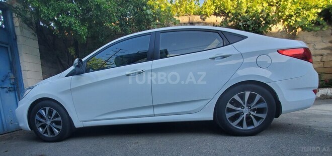 Hyundai Accent-4
