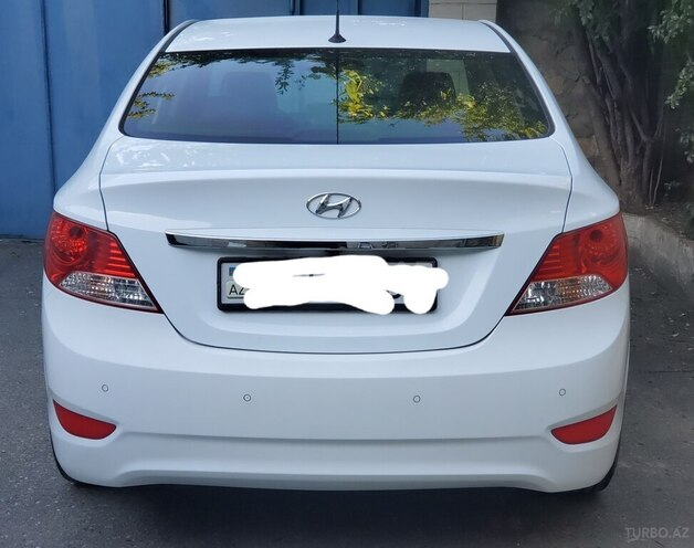 Hyundai Accent-2