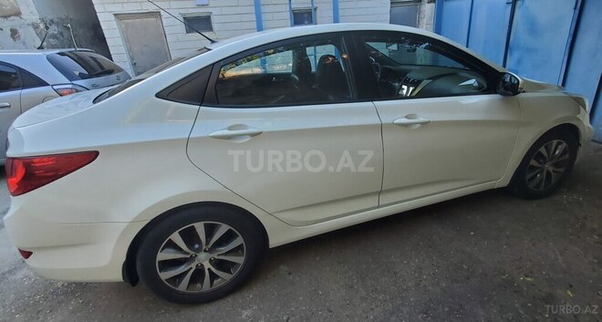 Hyundai Accent-5