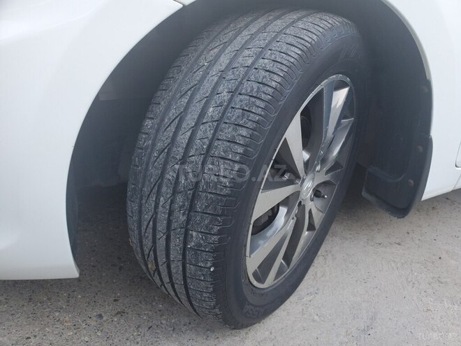 Hyundai Accent-6