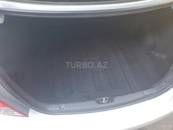 Hyundai Accent-10